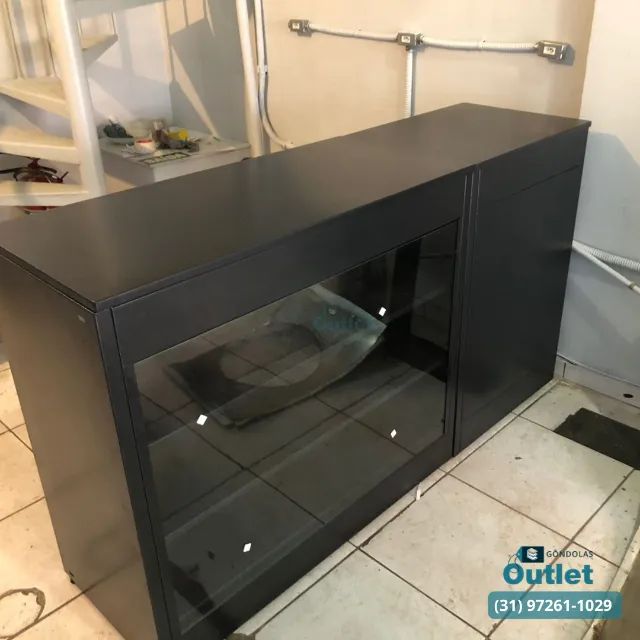 Balcão vitrine com vidro para exposição