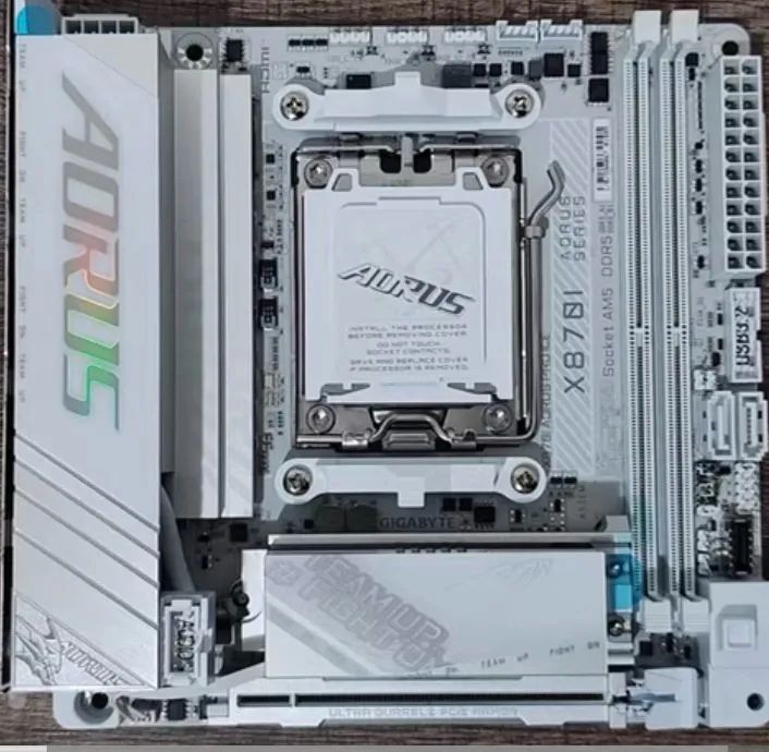 Placa Mãe Mini ITX Aorus x870i Pro Ice White - Foto 4