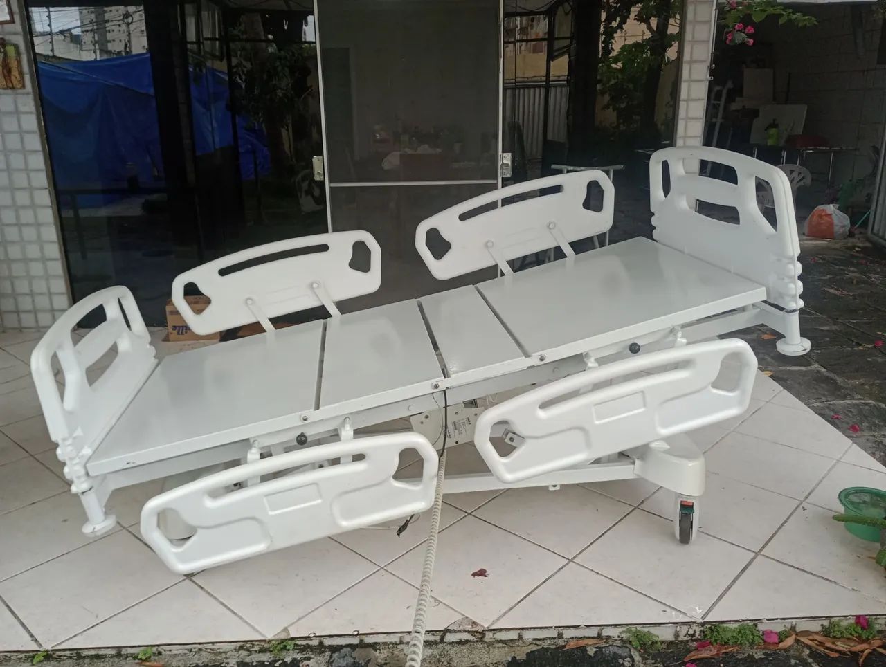 Camas Hospitalares Elétricas Motorizadas 4 Movimentos com Elevação - Foto 3