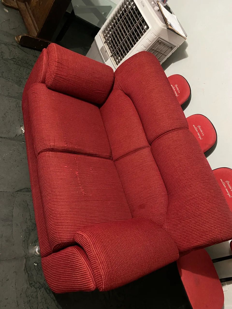 Vendo Sofá 2 Lugares Vermelho  - Foto 2