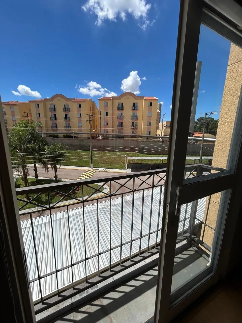 APARTAMENTO MOBILIADO COM 2 QUARTOS, COZINHA PLANEJADA E VAGA COBERTA NO RETIRO