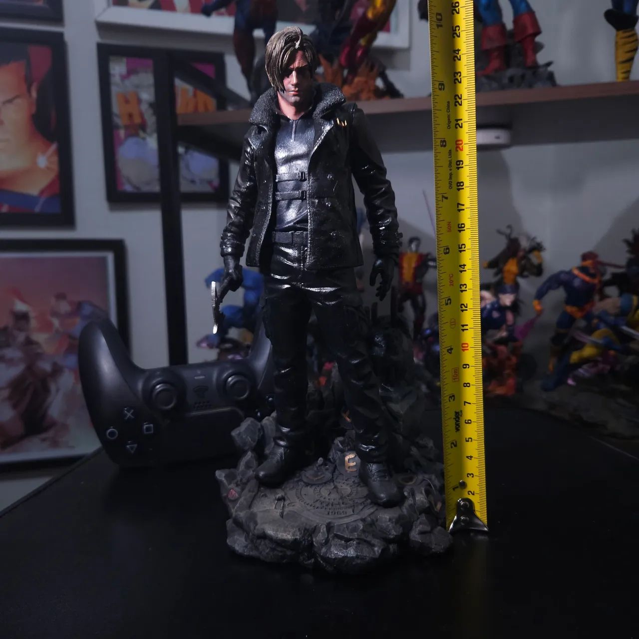  Leon Kennedy - 27cm Resident Evil Requiem  - Foto 3