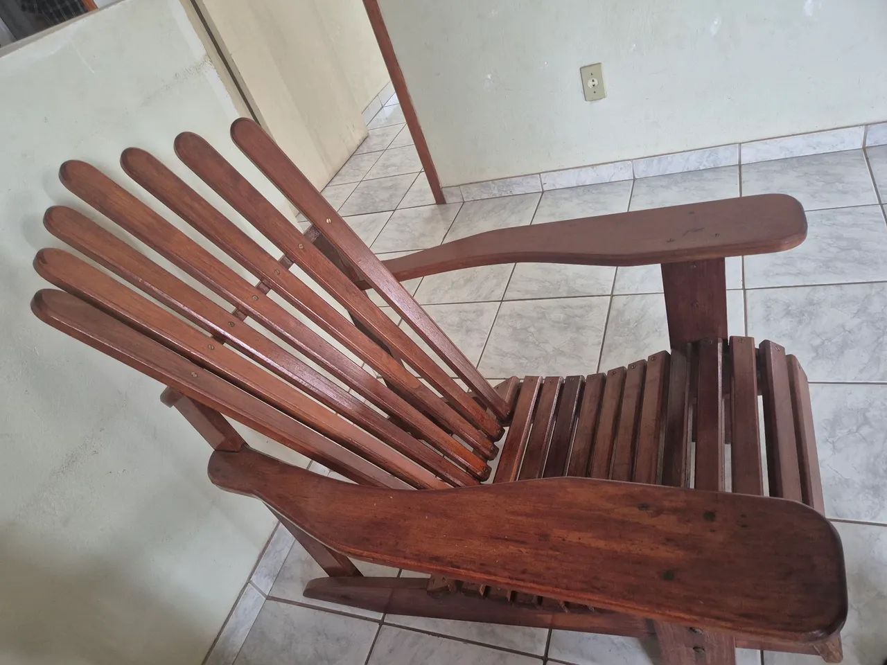Vendo 2 ( duas ) cadeiras de madeira maciça  - Foto 6