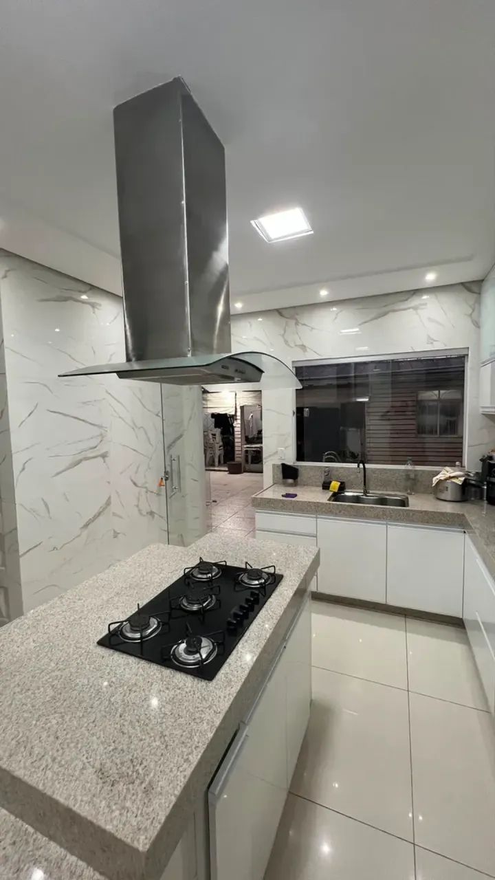 linda casa de 4 dormitórios com piscina! - Foto 2