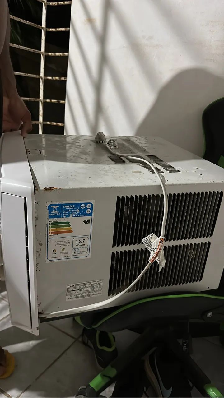 Vendo um ar-condicionado 7,500 btus gelando muito 