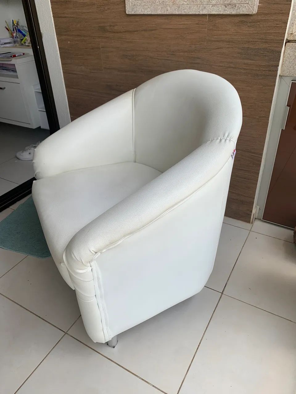 Vendo poltrona branca  - Foto 3