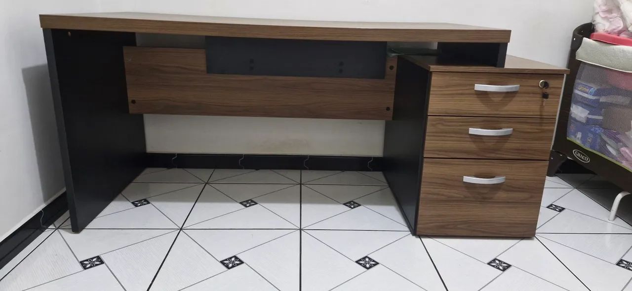 Mesa de escritório com gaveteiro - Foto 3