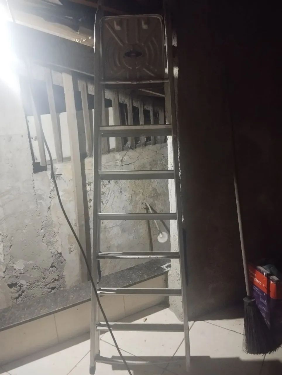 Vendo escada de alumínio  - Foto 2