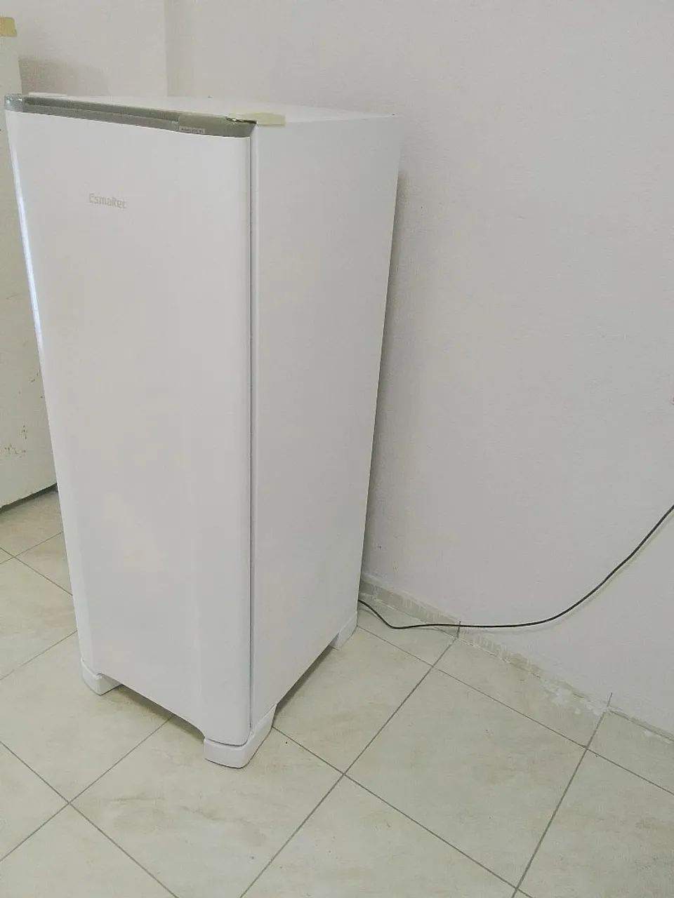 vende-se geladeira Esmaltec - Foto 2