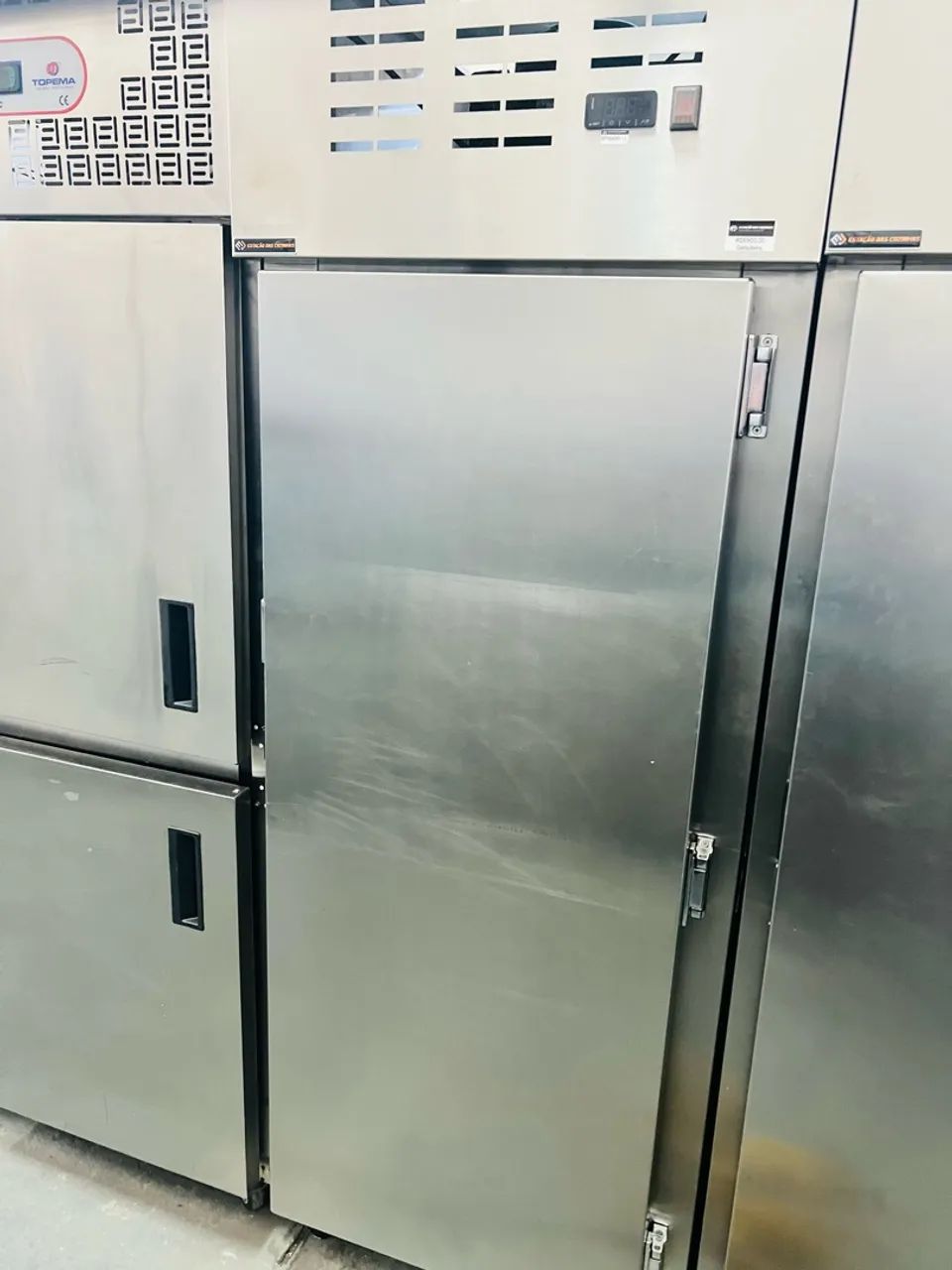 Passtrough Elvi refrigerado vertical