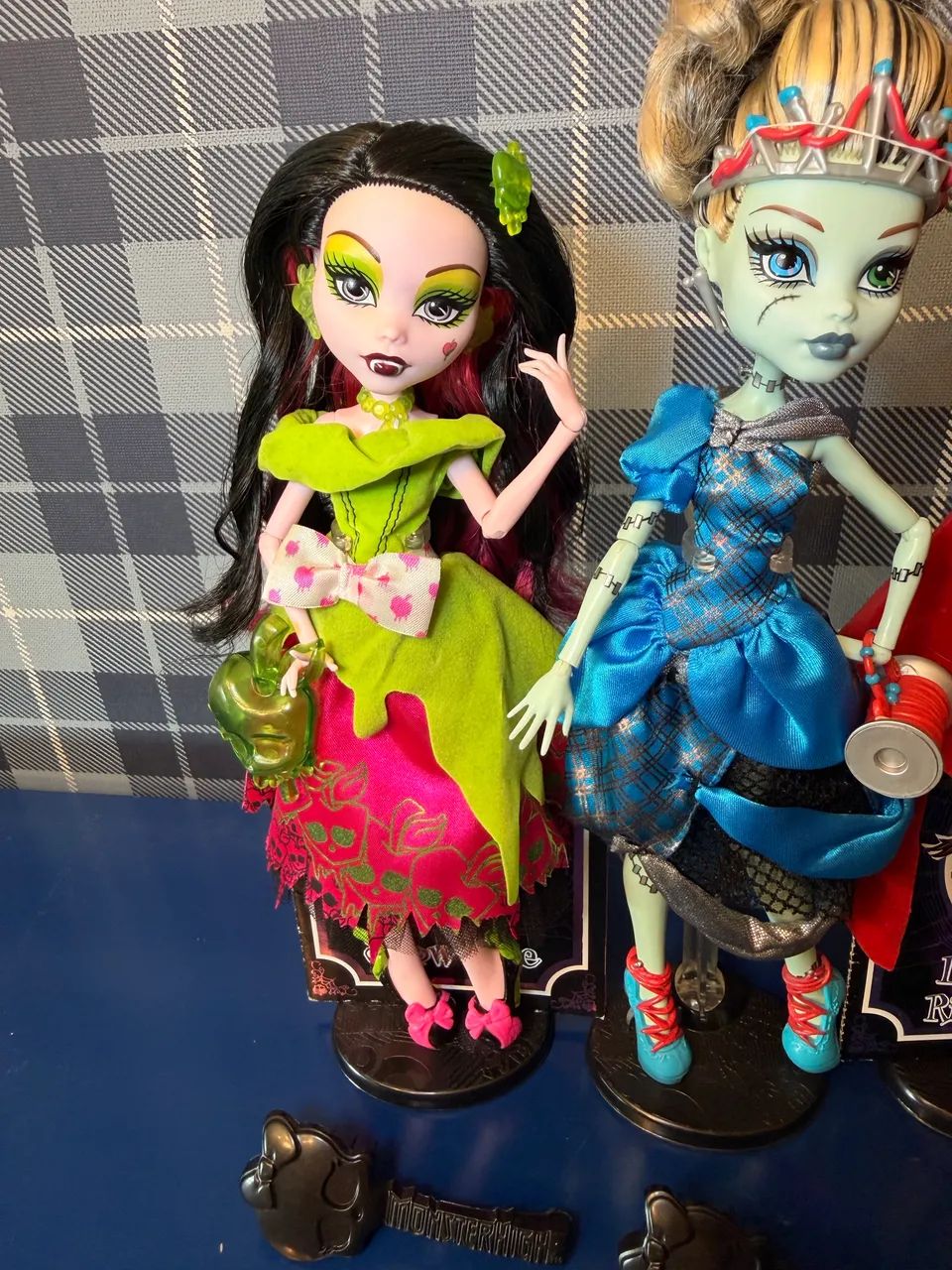 LOTE BONECAS MONSTER HIGH DRACULAURA, FRANKIE E CLAWDEEN SCARY TALES  (LEIA A DESCRIÇÃO) - Foto 2