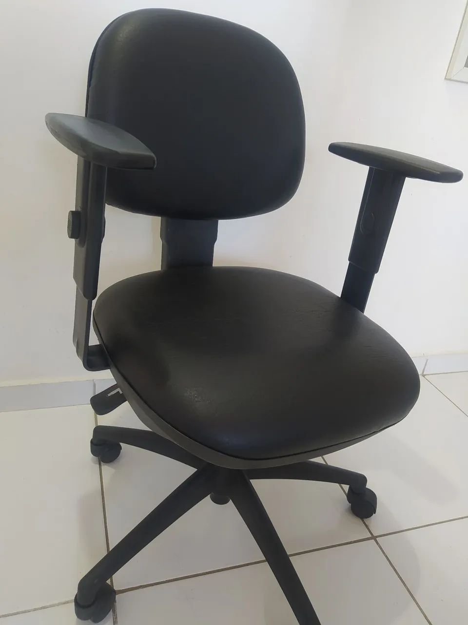 Cadeira Escritório ergométrica Mareli - Foto 4