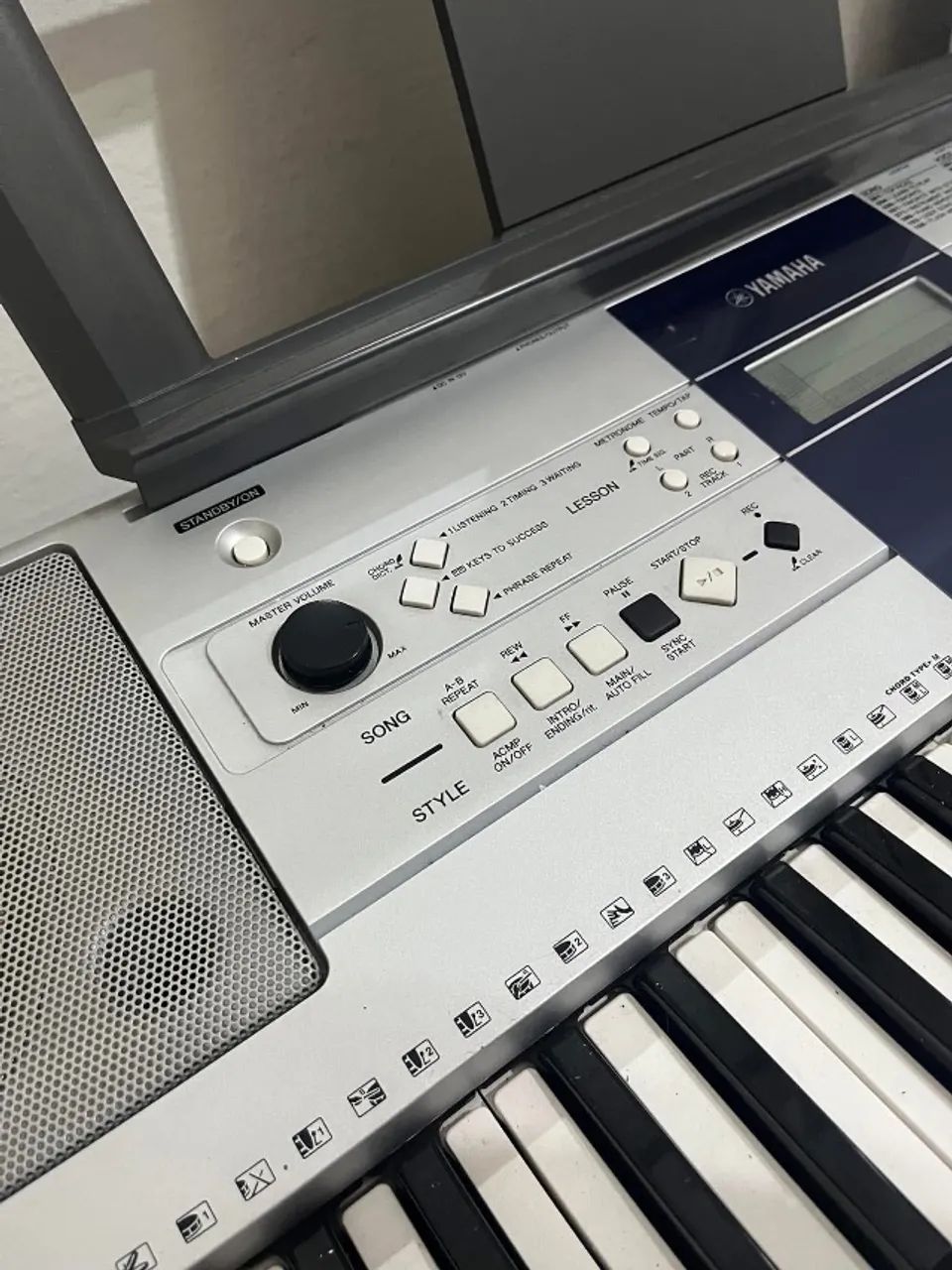 Teclado Yamaha PSR-E323 - Foto 3