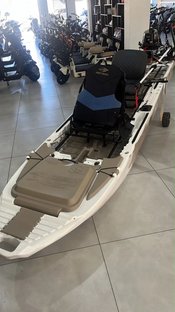 Caiaque Ark1290 com Motor Mercury 5HP - Foto 3