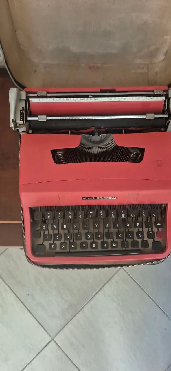 Máquina de escrever Olivetti Lettera 32 portátil  - Foto 2