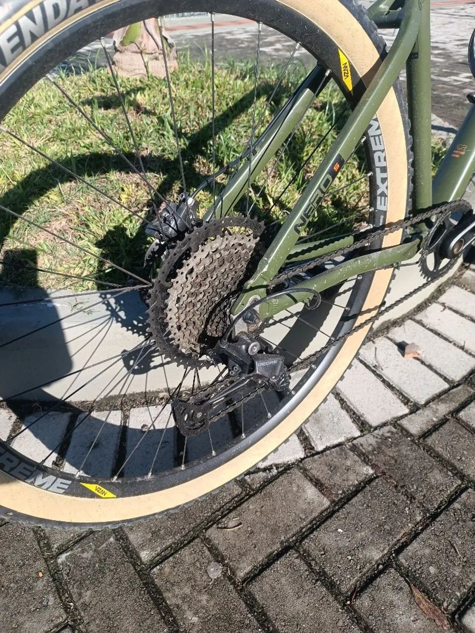 Bicicleta Mountain Bike MTB 12v Shimano Deore aro 29 - Foto 2