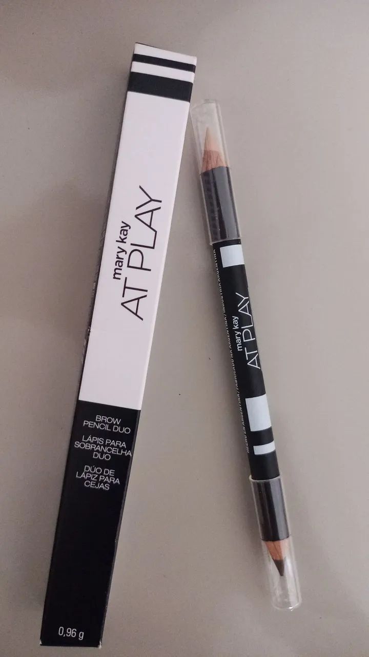Duo lápis de sobrancelhas e iluminador da MARY KAY