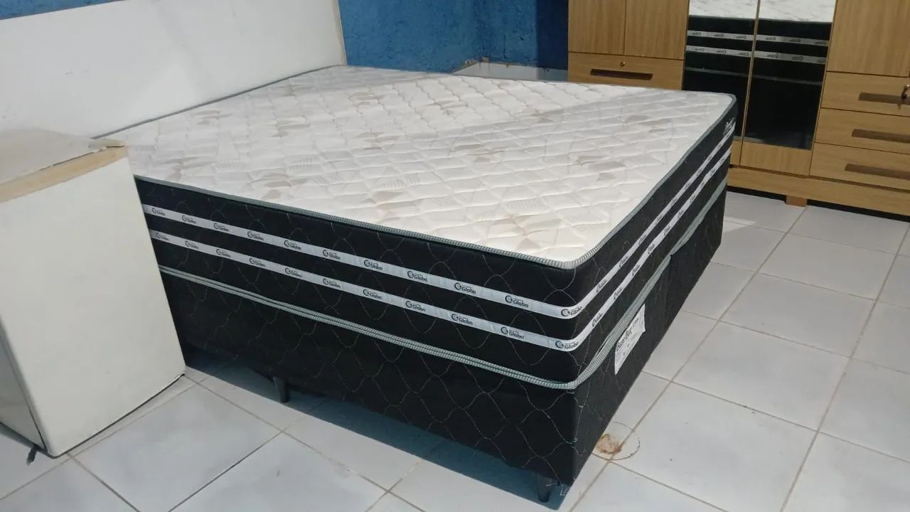 Vendo cama kink e quarda roupas novos