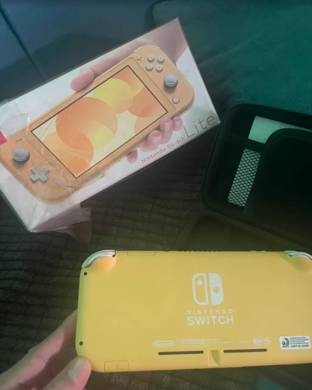 Nintendo Switch Lite Amarelo - Com Resident Evil 4 na memória - Foto 3