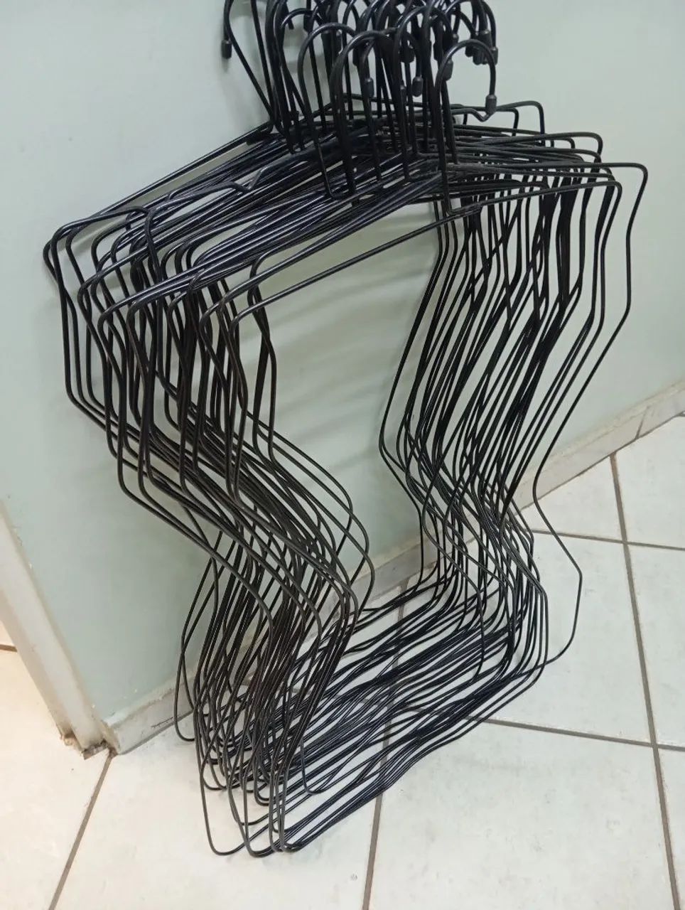 Cabides aramados e acrílicos  - Foto 3