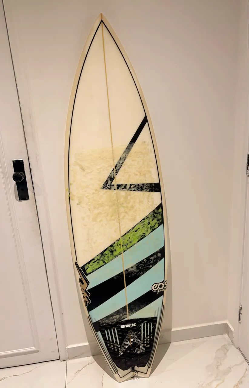 Prancha de surf 5.7? , volume 26.5L , Zerada (Acompanha Quilha, deck e capa)