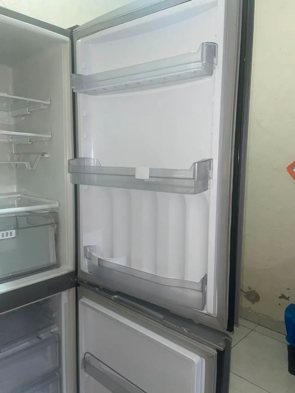 Geladeira Preta envelopada - Foto 2