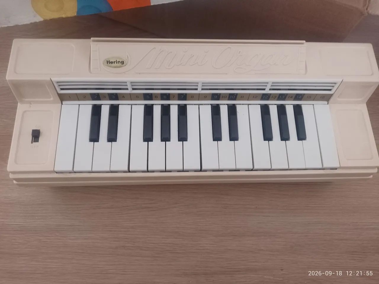 Mini Órgão Hering anos 80 150,00