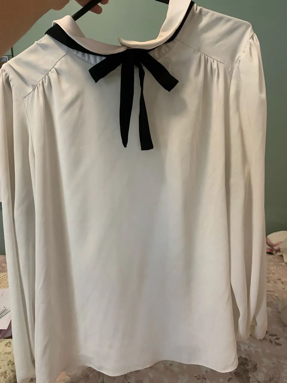 Blusa com laço no pescoço - Foto 2