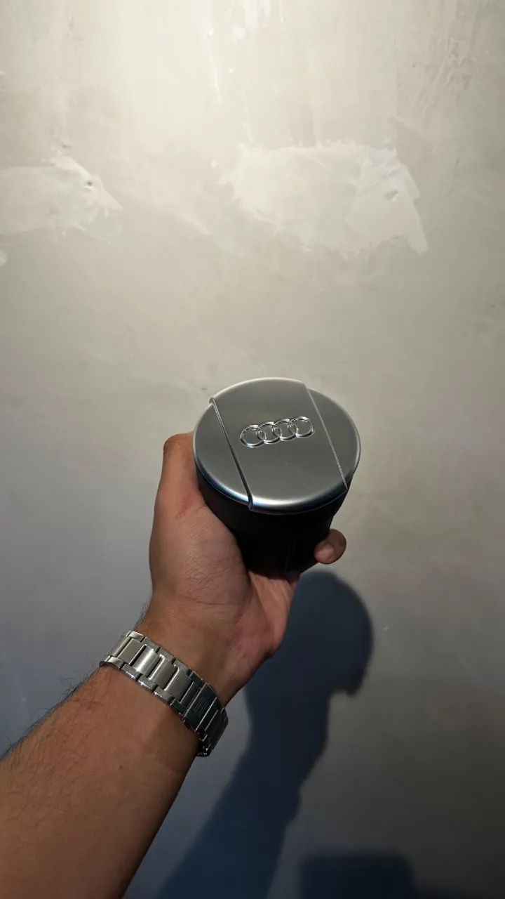 Cinzeiro/Copo Audi TT funciona em toda linha 