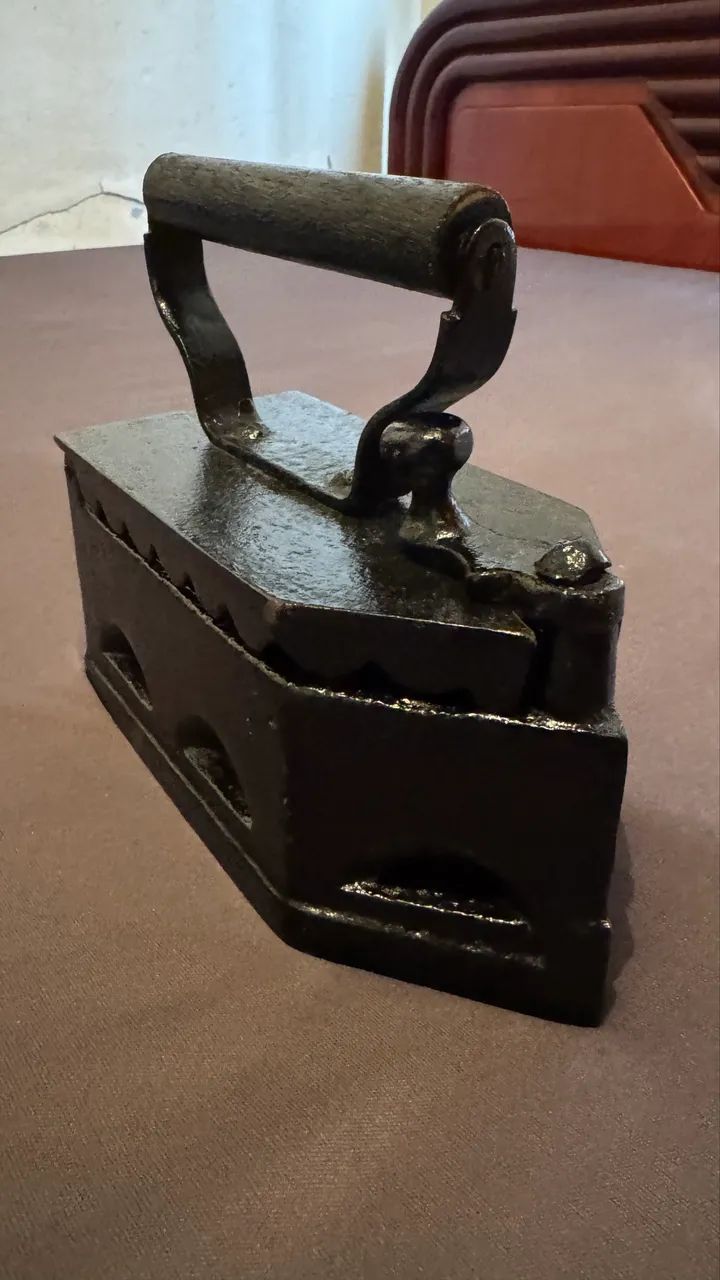 Ferro de Passar Antigo - Foto 2