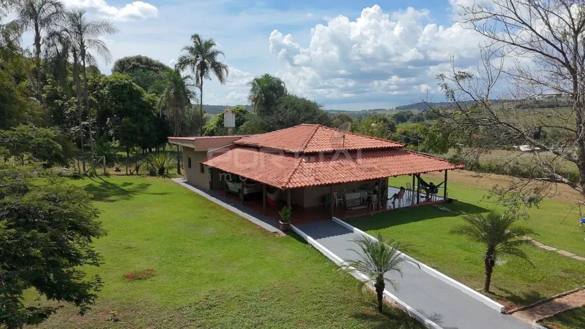 Chácara Documentada em Nerópolis | 32.000m² | 3 Quartos | Piscina