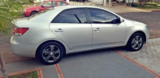 KIA Cerato 1.6 Manual - Foto 2