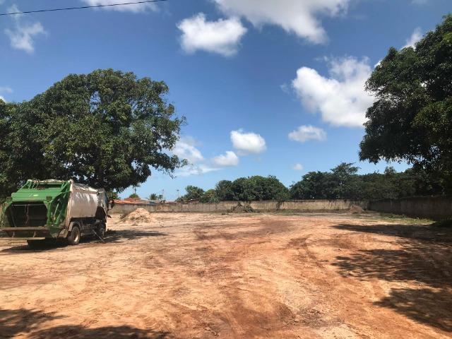 Área/Terreno murado com casa 8000m2 - Foto 2