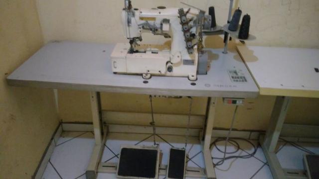 Máquina industrial de costura