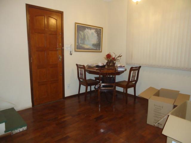 Casa geminada no melhor ponto do bairro! - Foto 2