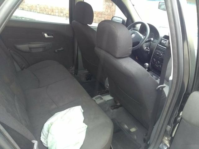 Fiat Siena ano 10/10 88 mil kilometros - Foto 9