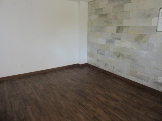 Excelente casa em local tranquilo para quem quer sossego! área nobre do bairro. - Foto 10