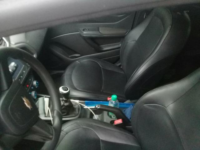Vendo ônix LTZ com gnv banco decouro - Foto 4