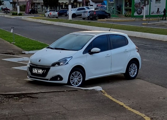 PEUGEOT 208 2017 COM 26 MIL KM ORIGINAIS