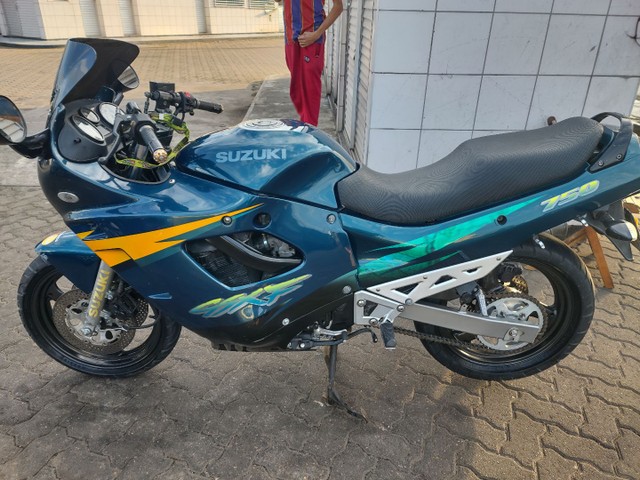 GSXR SUZUKI 750 SUPER BEM CUIDADA 15,000