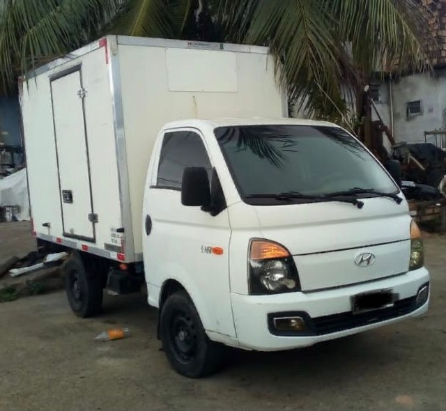 VENDO OU TROCO HYUNDAI HR 16/16 COM BAÚ TÉRMICO