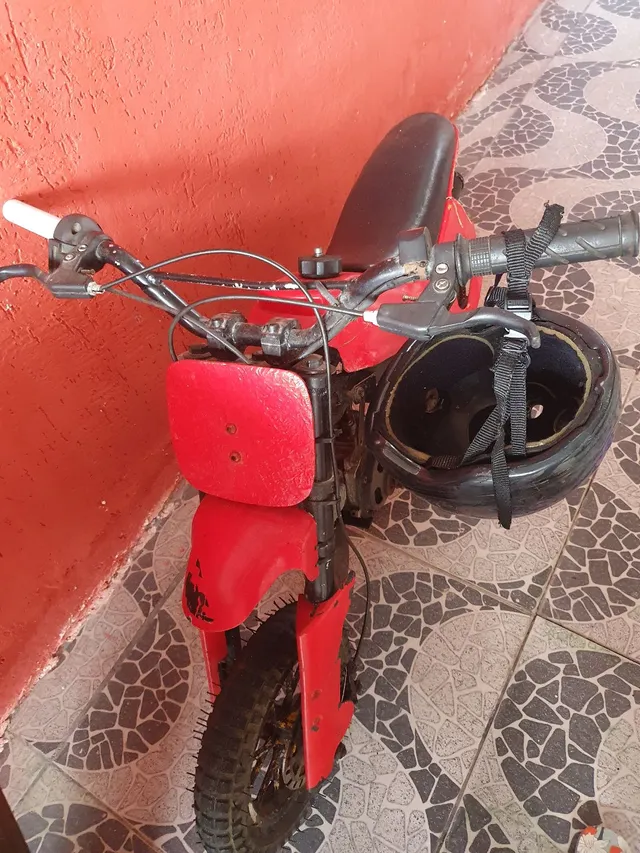 Moto de trilha movida a gasolina