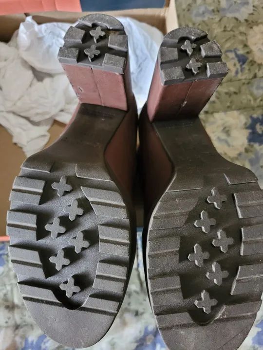 Botas de cano curto marrom - Foto 4