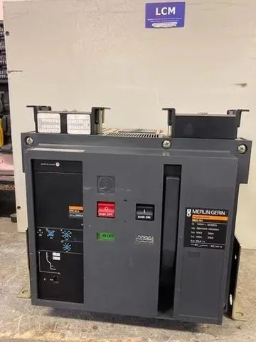 Disjuntor Tripolar Merlin Gerin De 2000 A
