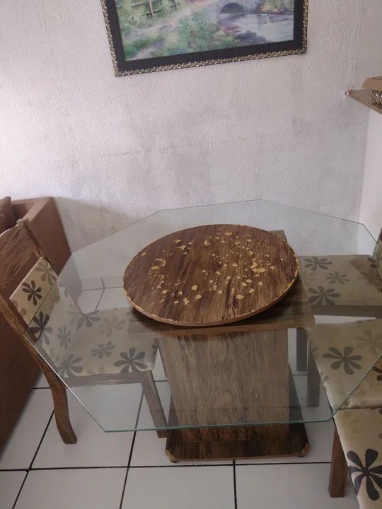 Mesa de jantar redonda com tampo de vidro - 4 cadeiras