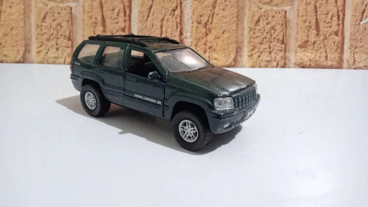 Miniatura Jeep Grand Cherokee 4x4 escala 1/42