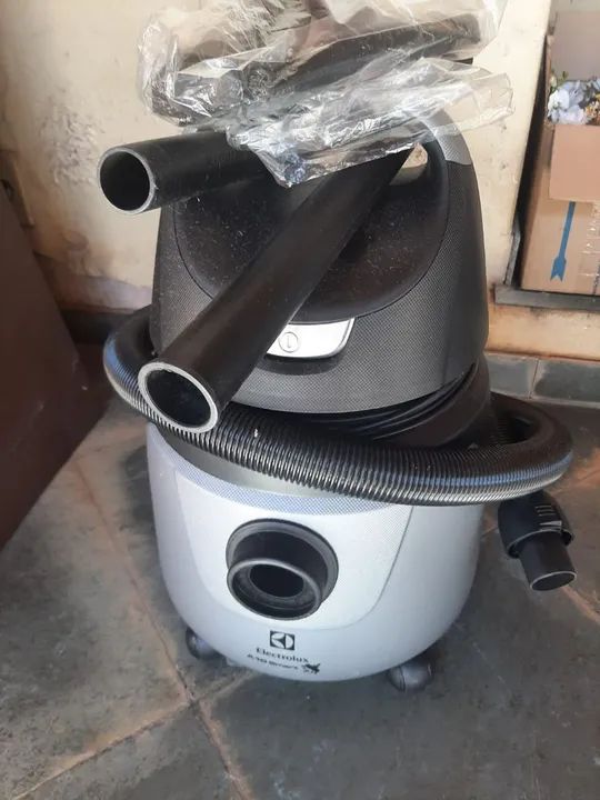 Aspirador de Pó e Água Electrolux A10N1 Cinza/Preto 220V - Foto 2