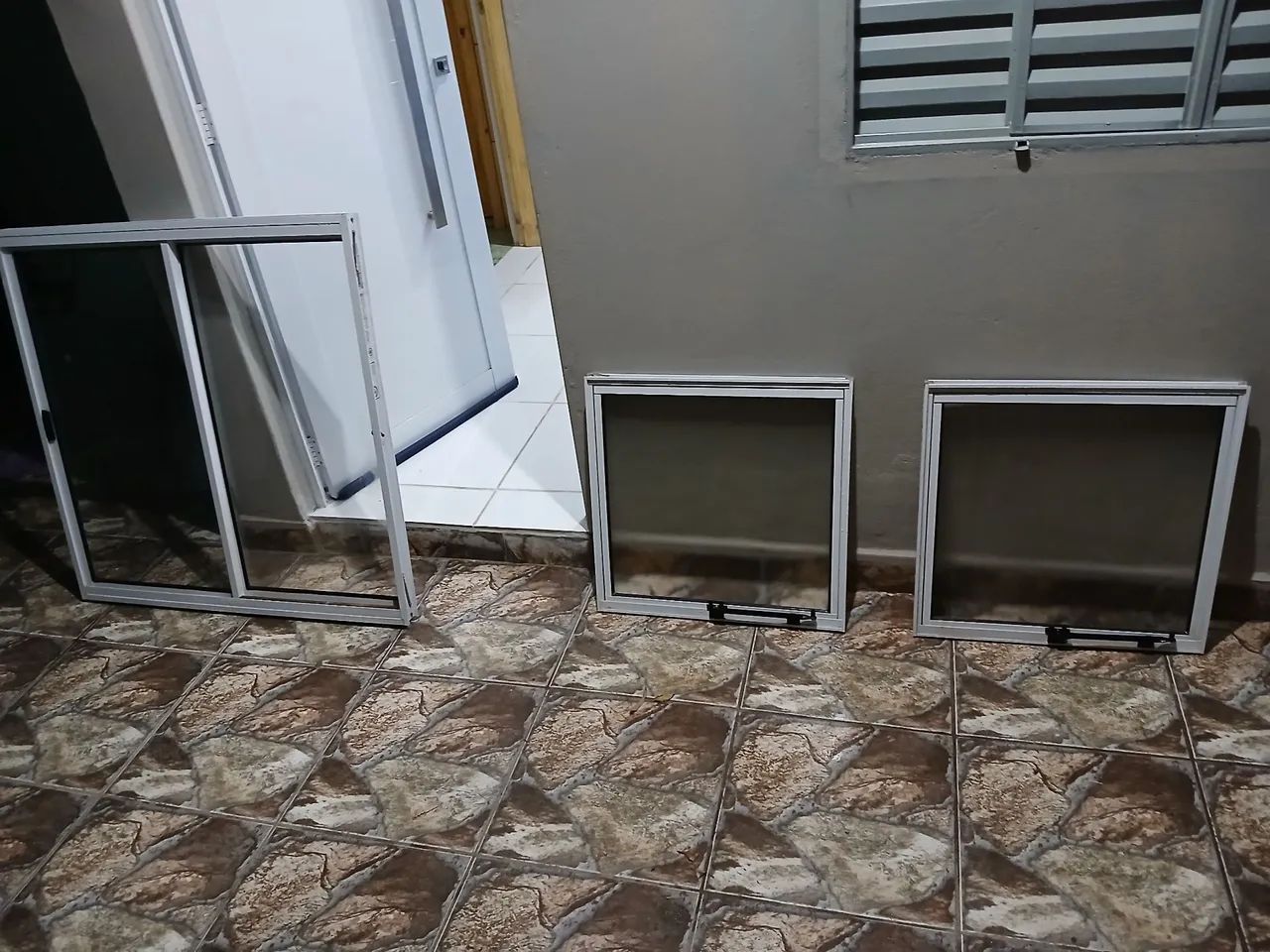 3 Janelas de Alumínio - Novas - Foto 6