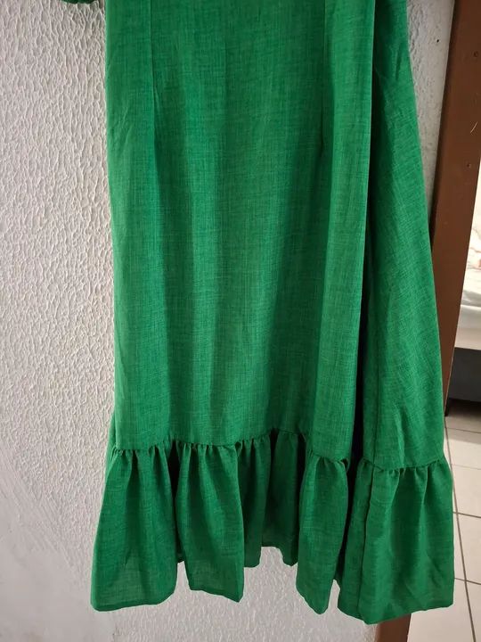 Vestido verde de linho com mangas bufantes - Foto 4