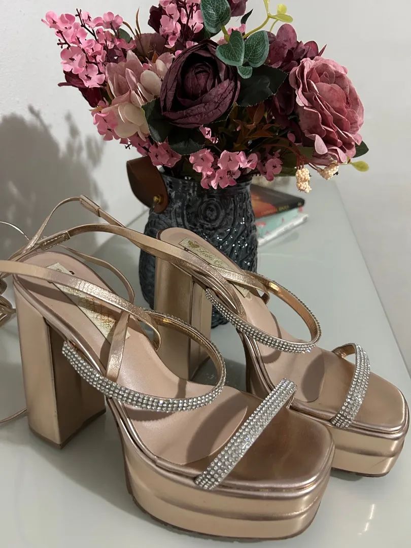 Sandália seminova TAM 34 - Foto 3